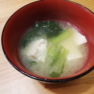 豆腐と小松菜とわかめの味噌汁